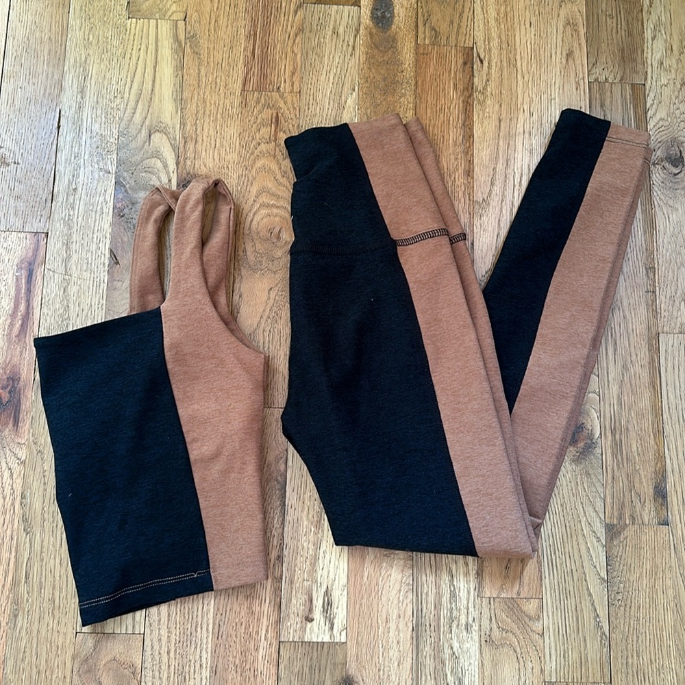 Beyond Yoga Set Spacedye Vitality Colorblock Cropped Tank and Legging Set Small